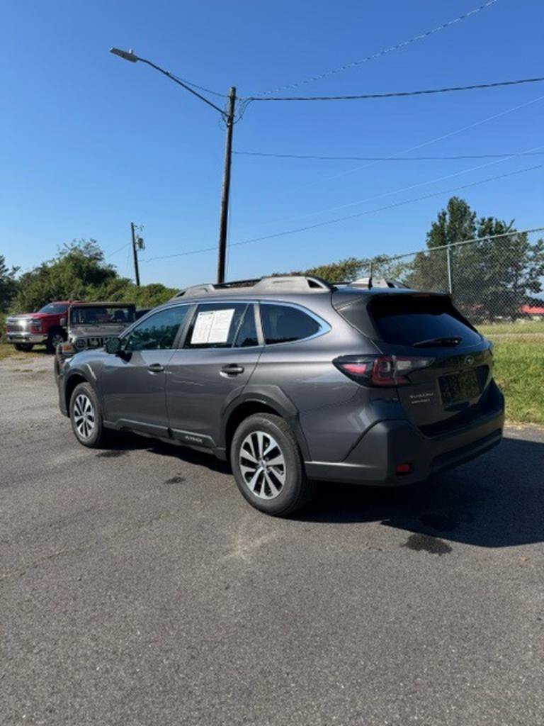 Used 2023 Subaru Outback Premium AWD/4WD image 6