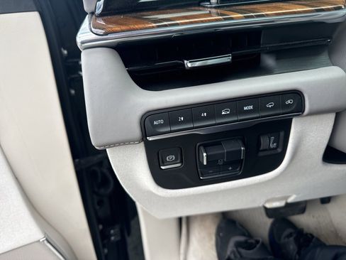 Used 2023 Cadillac Escalade Premium Luxury Platinum image 24