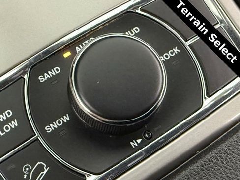 Used 2022 Jeep Grand Cherokee Limited w/ Tech Group image 26