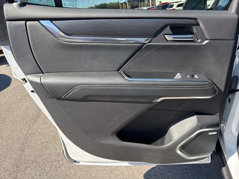 Used 2025 GMC Acadia Elevation image 29