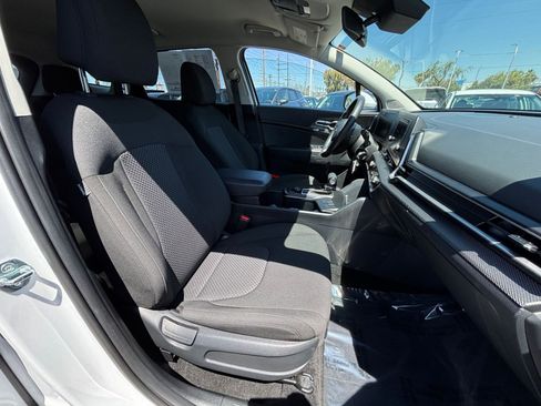 Used 2025 Kia Sportage LX FWD image 35