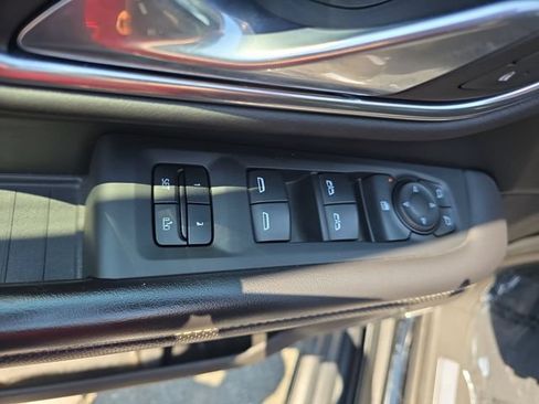 Used 2021 GMC Yukon XL SLT RWD image 30