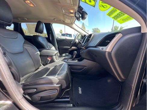Used 2018 Jeep Cherokee Limited FWD image 11