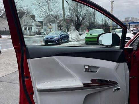 Used 2011 Toyota Venza AWD w/ Comfort Pkg image 9