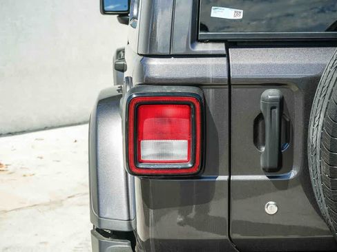 Used 2020 Jeep Wrangler Unlimited Sahara w/ Uconnect 4C Nav & Sound Group AWD/4WD image 7