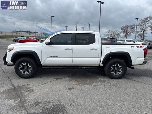 Used 2019 Toyota Tacoma TRD Off-Road image 3