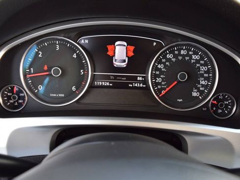Used 2016 Volkswagen Touareg TDI AWD/4WD image 71