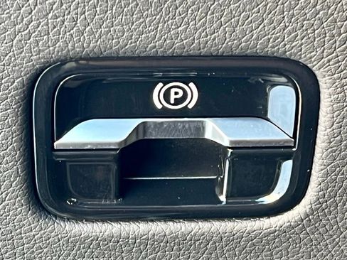 Certified 2025 Mercedes-Benz GLC 300 4MATIC image 24