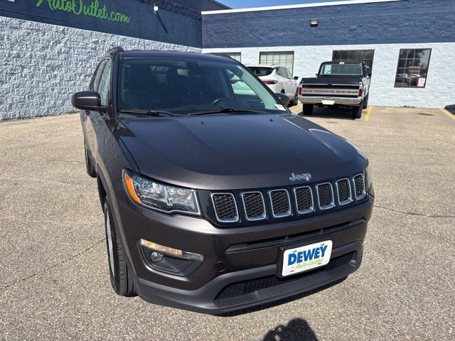 Used 2020 Jeep Compass Latitude w/ Cold Weather Group AWD/4WD image 8