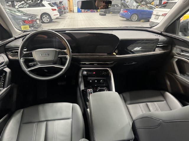 Used 2025 Audi Q5 Premium w/ Convenience Package AWD/4WD image 11