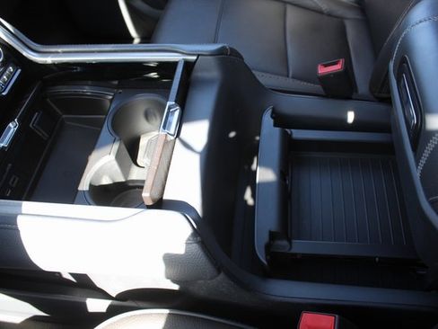 Used 2022 GMC Yukon Denali image 35