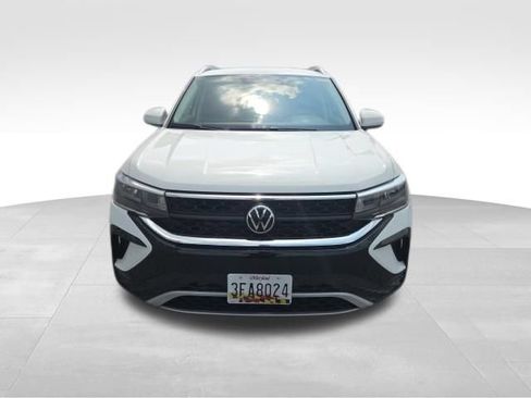 Used 2022 Volkswagen Taos SE AWD/4WD image 3
