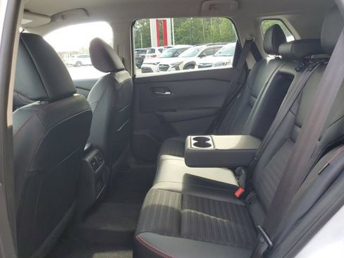 Used 2025 Nissan Rogue SV AWD/4WD image 10