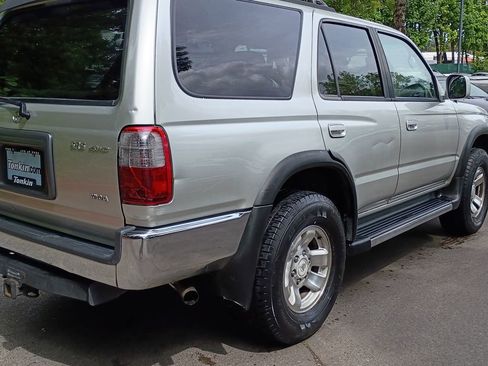 Used 2000 Toyota 4Runner SR5 AWD/4WD image 4