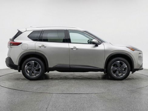 Used 2025 Nissan Rogue SV FWD image 11