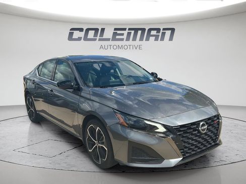 Used 2024 Nissan Altima 2.5 SR AWD/4WD image 2