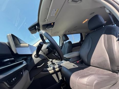 Certified 2026 Kia Carnival FWD image 18
