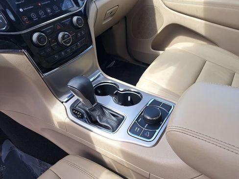 Used 2019 Jeep Grand Cherokee Limited AWD/4WD image 26