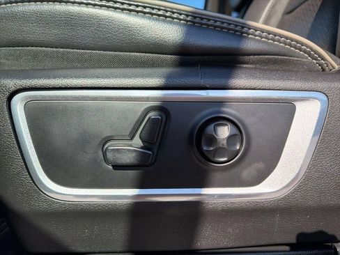 Used 2019 RAM 1500 Laramie AWD/4WD image 33