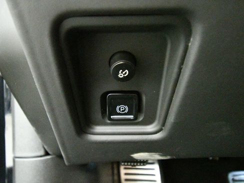 Used 2024 Chevrolet Corvette Z06 image 17