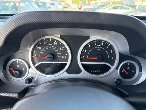 Used 2010 Jeep Wrangler Unlimited Sahara AWD/4WD image 28