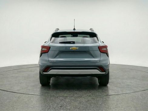 Used 2025 Chevrolet Trax LT w/ LT Convenience Package FWD image 7