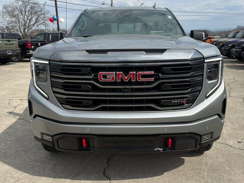 Used 2024 GMC Sierra 1500 AT4 w/ Technology Package AWD/4WD image 3