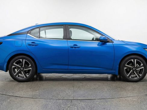 Used 2025 Nissan Sentra SV FWD image 11
