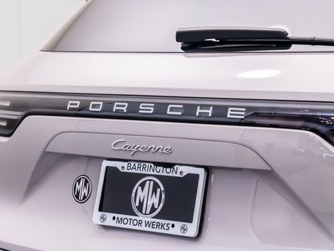 Certified 2023 Porsche Cayenne AWD/4WD image 34