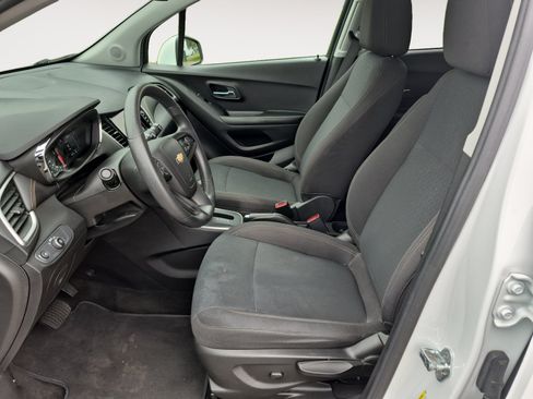 Used 2022 Chevrolet Trax LS w/ Tint and Cruise Package FWD image 22