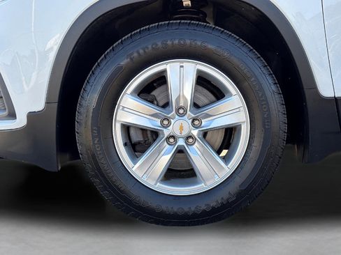 Used 2018 Chevrolet Trax LT w/ LT Convenience Package FWD image 11