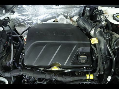 Certified 2025 Chevrolet Trax LT FWD image 19