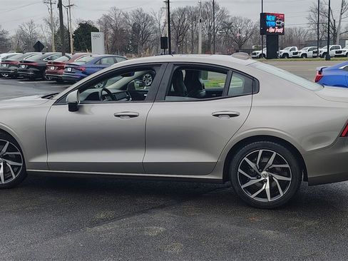 Used 2020 Volvo S60 T5 Momentum image 5