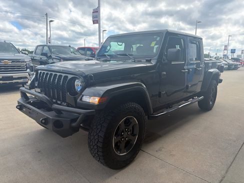 Used 2022 Jeep Gladiator Sport AWD/4WD image 2