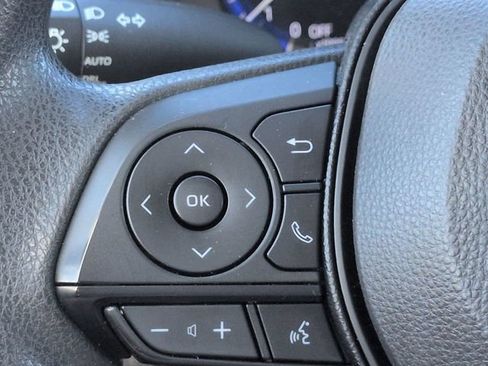 Used 2020 Toyota Corolla LE FWD image 22