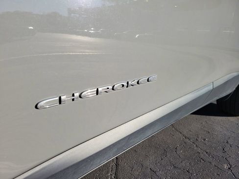 Used 2020 Jeep Cherokee Limited w/ Technology Group image 6