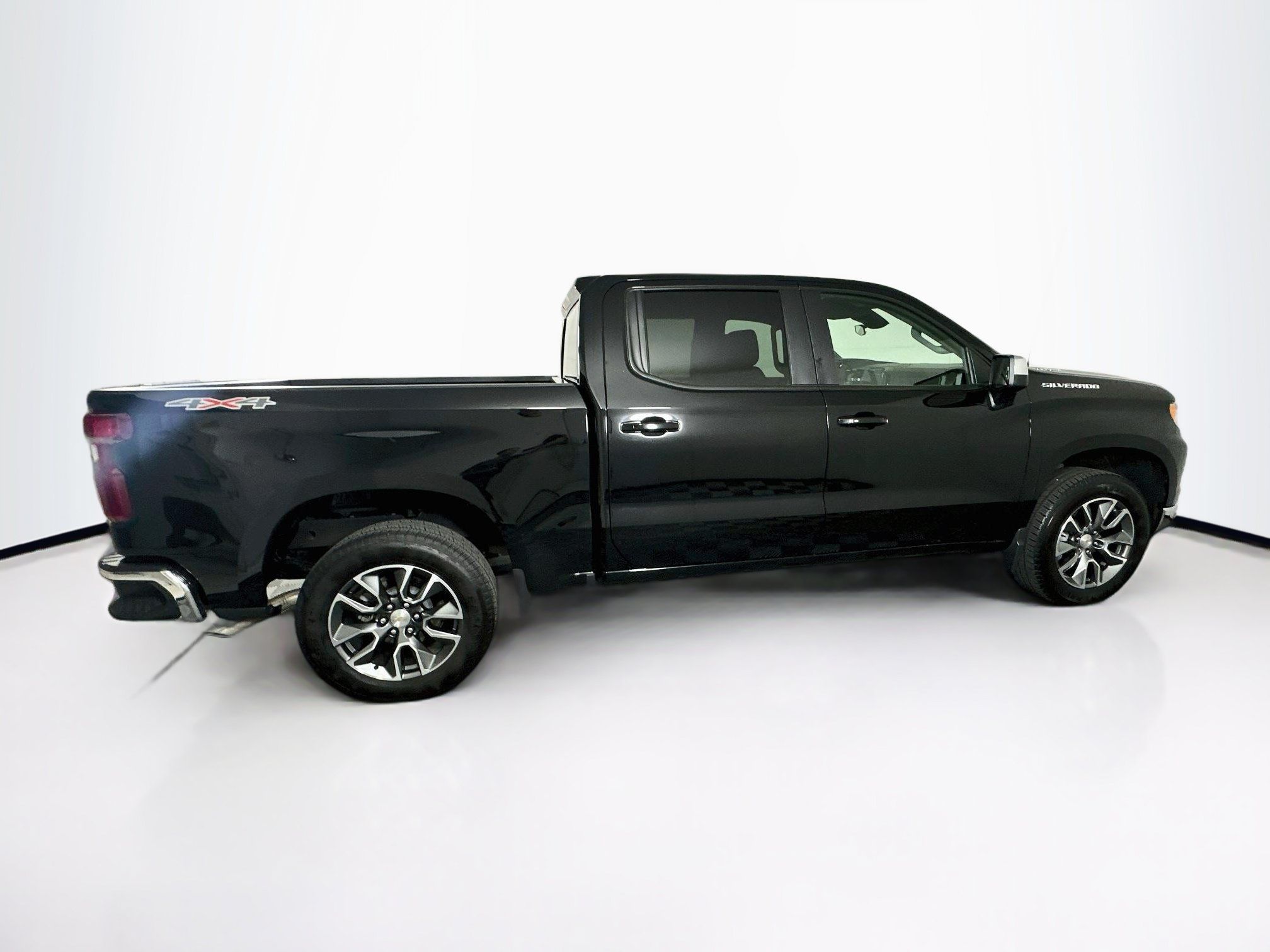 Used 2024 Chevrolet Silverado 1500 LT AWD/4WD image 10