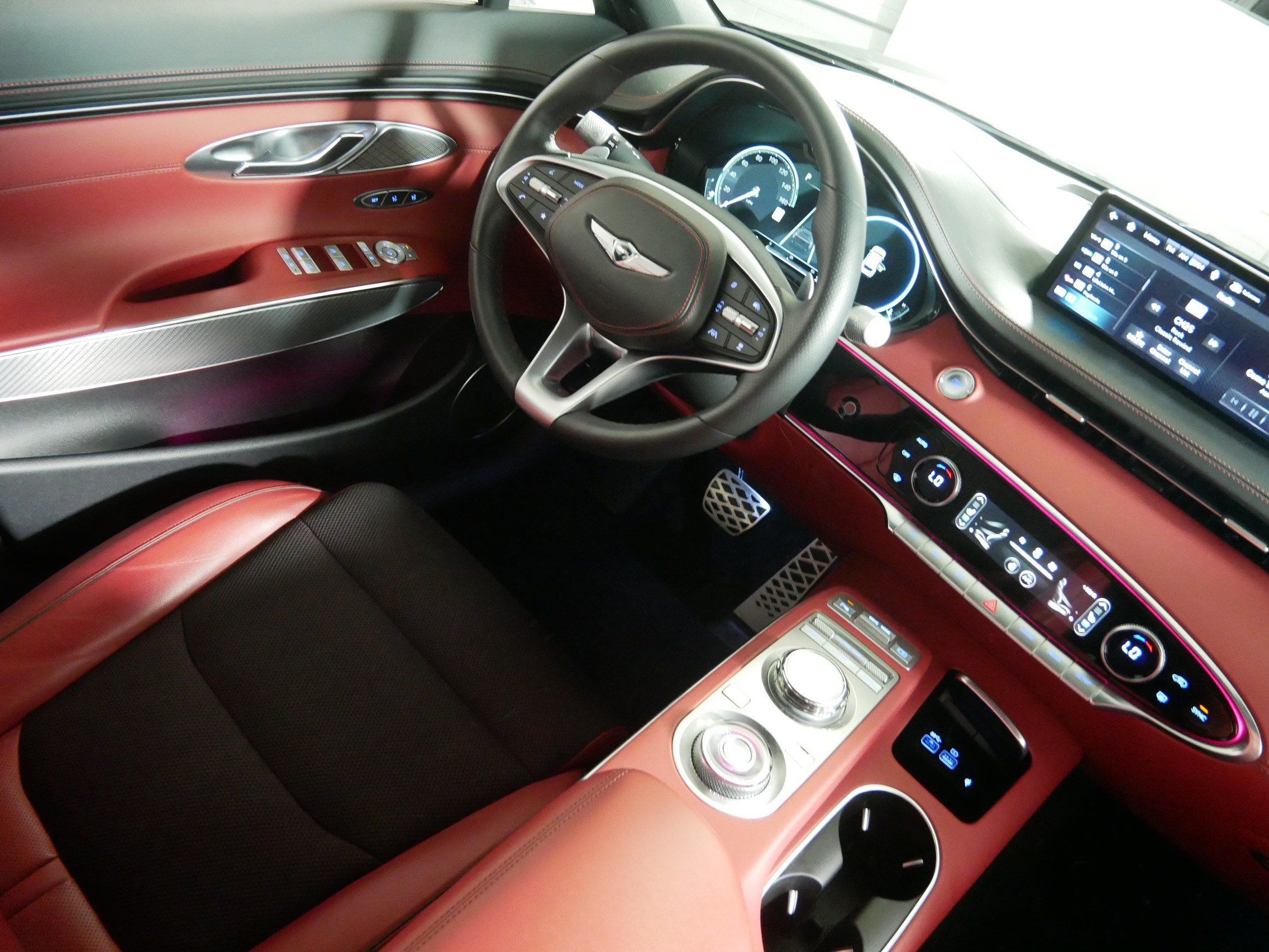 Used 2024 Genesis GV70 2.5T w/ Sport Prestige Package AWD/4WD image 9
