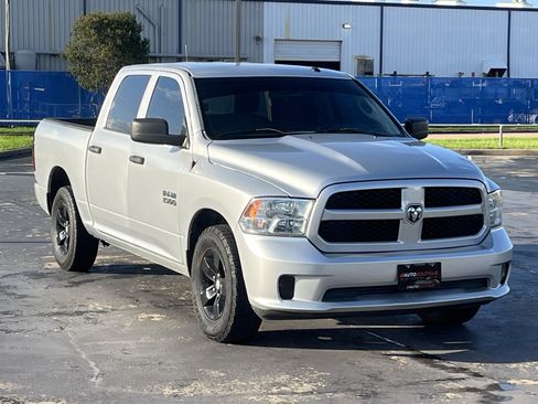 Used 2014 RAM 1500 Express RWD image 3