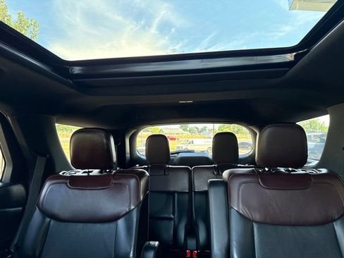 Used 2020 Ford Explorer Platinum w/ Premium Technology Package AWD/4WD image 46