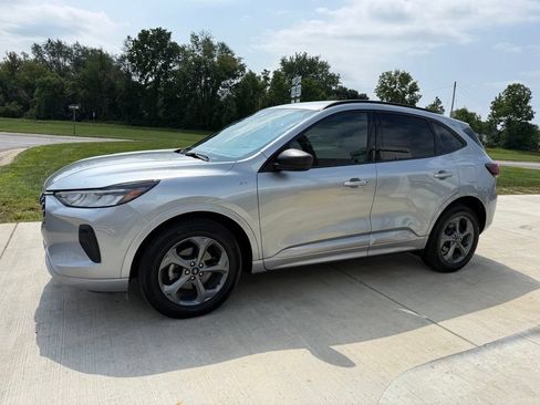 Used 2023 Ford Escape ST-Line w/ Tech Pack #1 AWD/4WD image 8