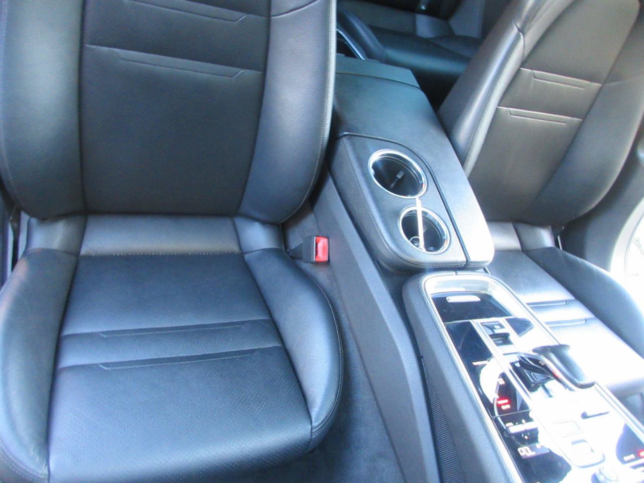 Used 2019 Porsche Panamera RWD image 30