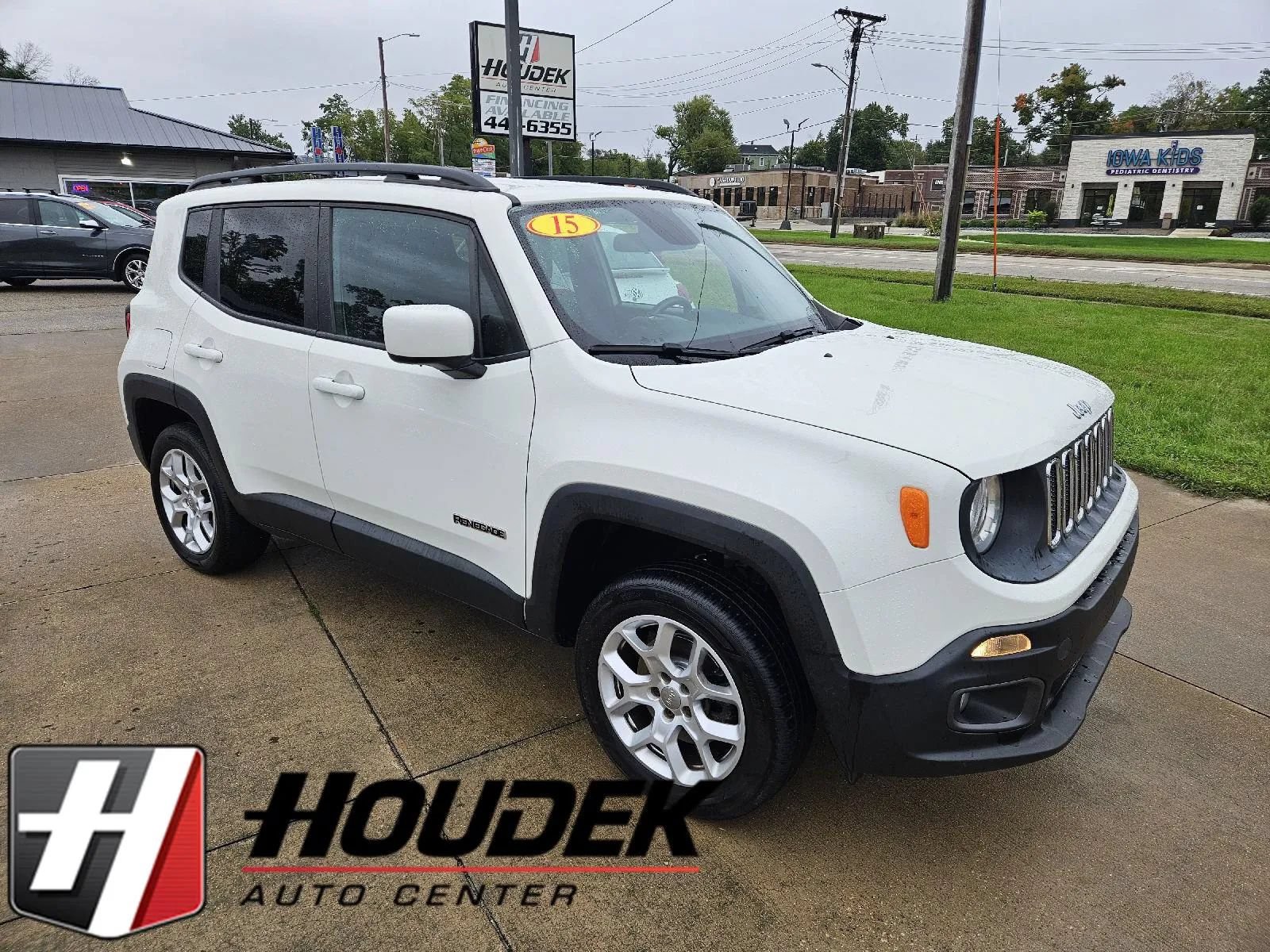 Used 2015 Jeep Renegade Latitude AWD/4WD image 1
