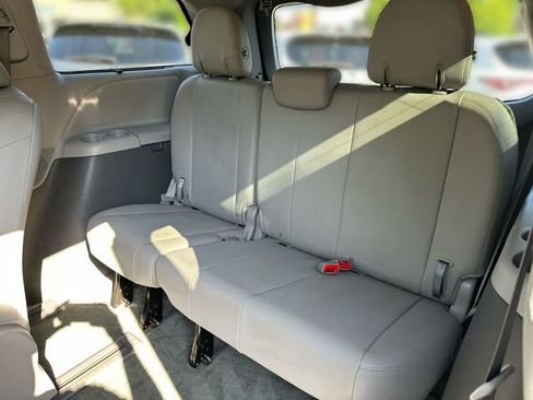 Used 2017 Toyota Sienna XLE w/ XLE Navigation Package AWD/4WD image 26