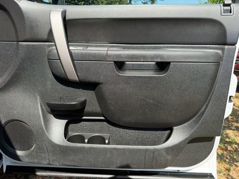 Used 2011 Chevrolet Silverado 2500 LT w/ Interior Plus Package image 15