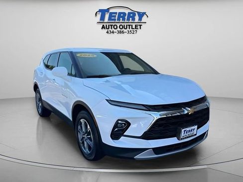 Used 2025 Chevrolet Blazer LT AWD/4WD image 2