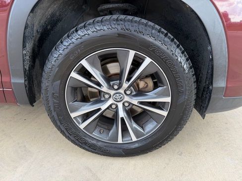 Used 2018 Toyota Highlander XLE FWD image 9