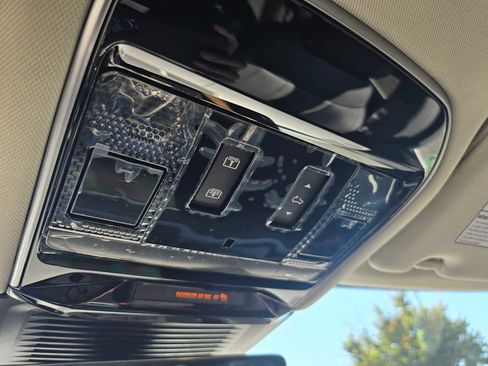 New 2025 Land Rover Range Rover SE image 33