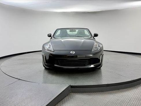 Used 2019 Nissan 370Z Touring Sport RWD image 12