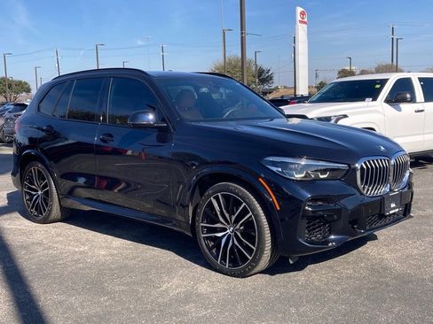 Used 2023 BMW X5 xDrive40i w/ M Sport Package image 3